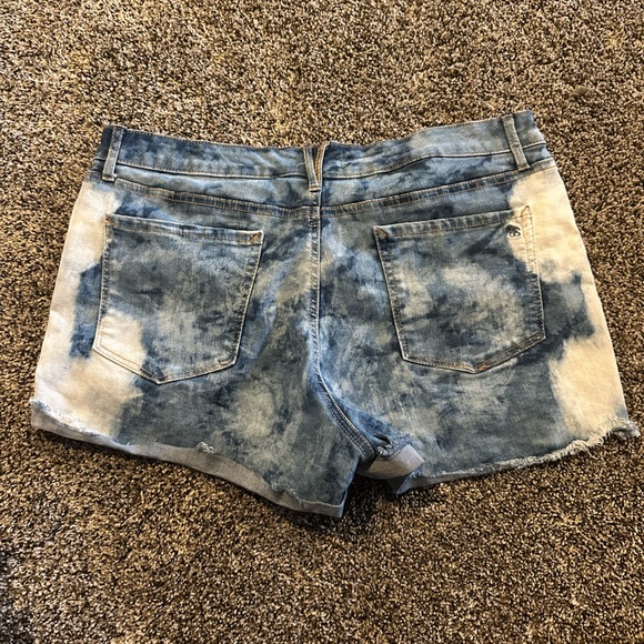 Jessica Simpson Jean shorts - Picture 2 of 3